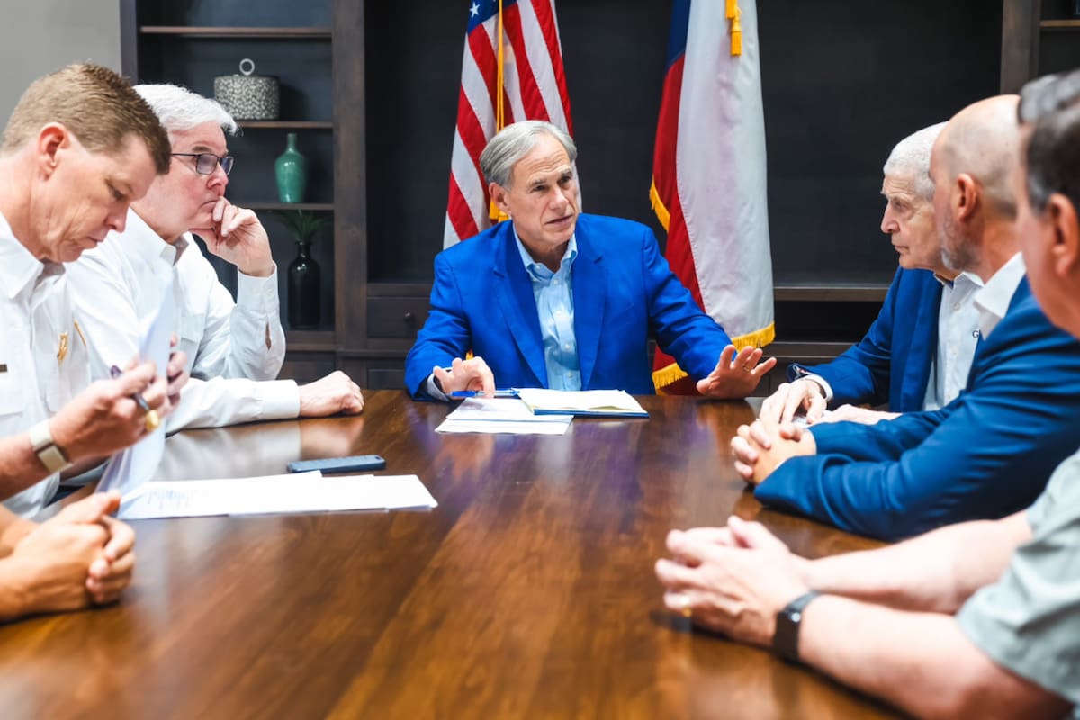 El gobenador Abbott ordenó que se investiguen las fallas de energía tras el paso de Beryl en Texas