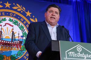 El gobernado de Illinois JB Pritzker aprobó cambios en el impuesto sobre los combustibles desde julio en Illinois