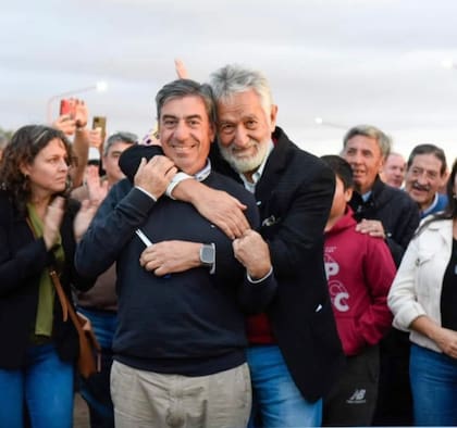 El gobernador Alberto Rodríguez Saá y Jorge "Gato" Fernández, quien fue su candidato y cayó ante Poggi