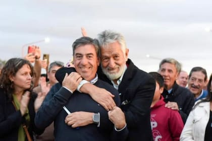 El gobernador Alberto Rodríguez Saá y su candidato Jorge "Gato" Fernández, en Villa Mercedes, antes de las elecciones