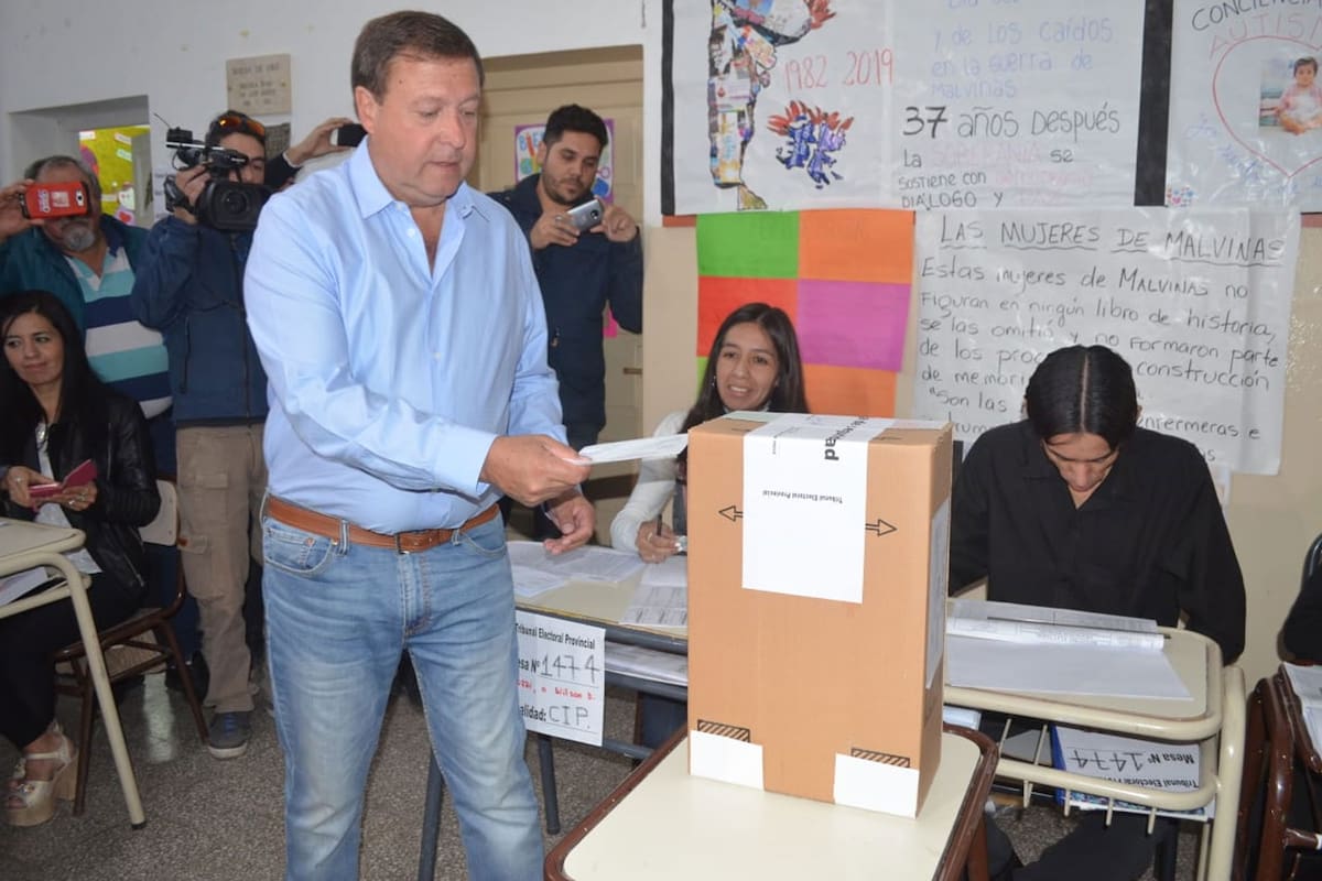 El gobernador Alberto Weretilneck votó en Cipolletti