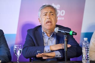 Por el desastre en Bahía Blanca, Milei no fue a la Vendimia, pero Cornejo le expresó su apoyo