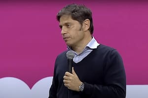 El gobernador Axel Kicillof, durante el acto en Olavarría que desató una polémica