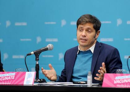 El gobernador Axel Kicillof en una conferencia de prensa que encabezó hoy para anunciar las medidas con las que continuará haciendo frente la provincia a la pandemia por coronavirus
