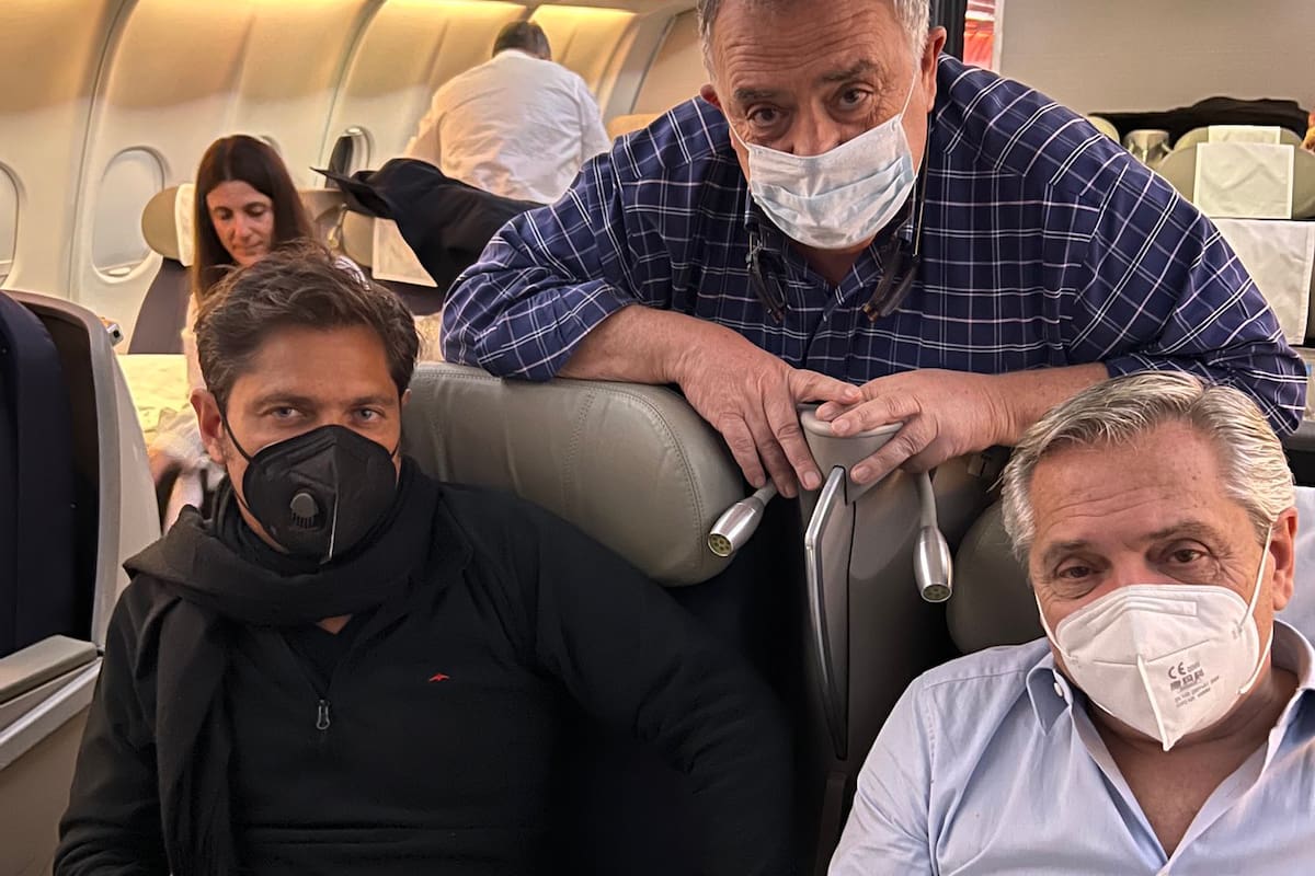 El gobernador Axel Kicillof junto al presidente Alberto Fernández y el diputado Eduardo Valdés en el viaje a Rusia y China.