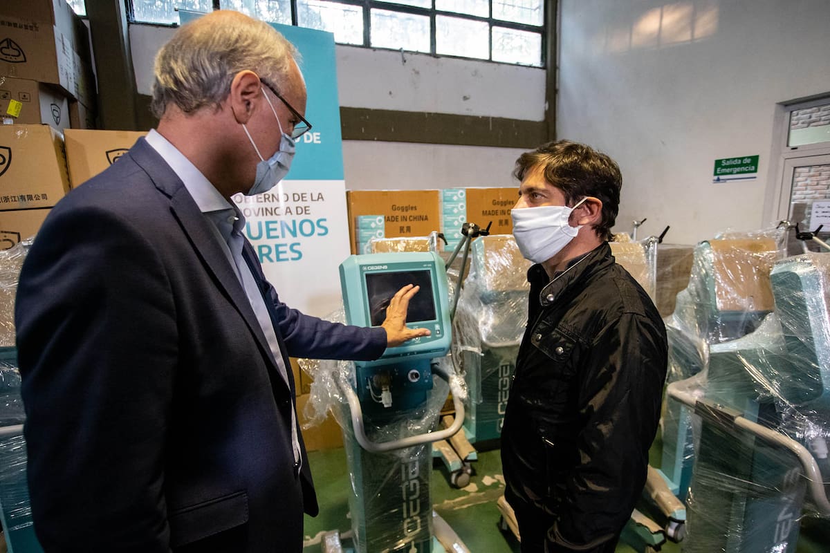 El gobernador Axel Kicillof, recorrió junto al ministro de Salud, Daniel Gollán, el centro logístico El Dique, ubicado en Ensenada