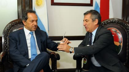 Sergio Urribarri junto a Daniel Scioli, cuando ambos eran gobernadores provinciales.
