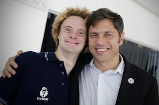 Kicillof se mostró junto a un joven con Síndrome de Down