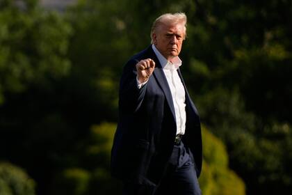 El gobernador calificó a Trump como un "delincuente convicto con 34 cargos".