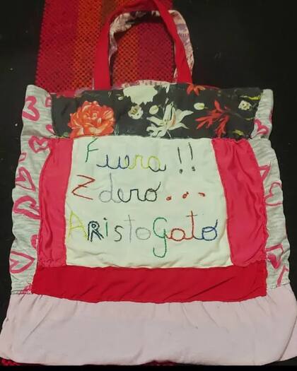 El gobernador chaqueño Zdero, blanco de Acuña en sus productos