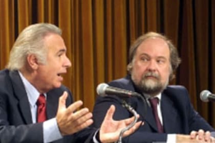 El entonces gobernador cordobés, José Manuel de la Sota, pedía frenar la salida de depósitos. En la foto, con el exjefe de gabinete, Chrystian Colombo