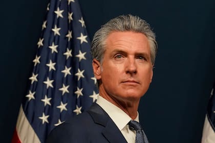 El gobernador de California, Gavin Newsom, busca apoyar a los propietarios que hayan sufrido desastres en su vivienda