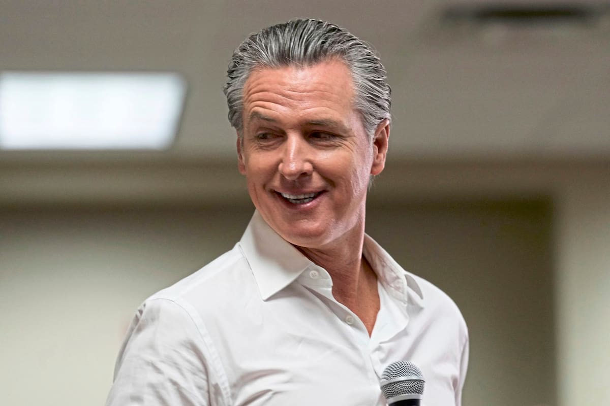 El gobernador de California, Gavin Newsom, firmó una ley dirigida a los choferes de la construcción en el estado