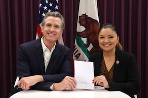 El gobernador de California, Gavin Newsom, firmó este miércoles la legislación para ampliar la licencia por enfermedad remunerada