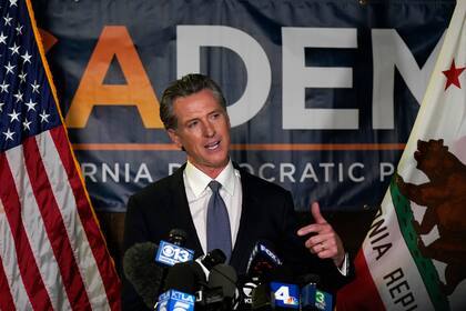 El gobernador de California Gavin Newsom ofrece una conferencia de prensa tras sobrevivir a un referendo revocatorio el 14 de septiembre del 2021 en Sacramento. (AP Photo/Rich Pedroncelli)