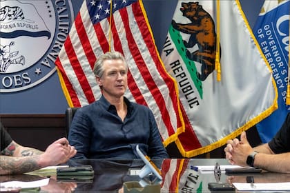El gobernador de California, Gavin Newsom, resaltó que desde la firma de la ley se han reinvertido más de US$ 37.000 millones en diversas comunidades