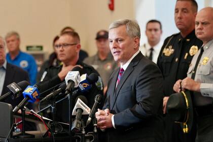 El gobernador de Carolina del Norte, Josh Stein, anunció las medidas preventivas ante el avance del huracán Imelda