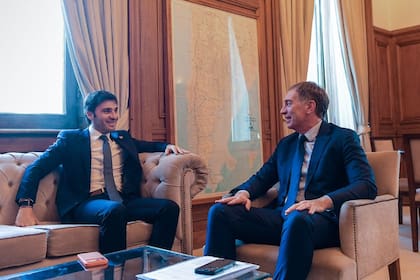 Santilli inició una ronda de diálogo con los gobernadores; aquí con el chubutense Ignacio Torres