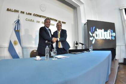 El gobernador de Chubut, Mariano Arcioni, anunció el reperfilamiento de la deuda de Chubut. Junto al ministro de Economía, Oscar Antonena, anticipó un ordenamiento de las cuentas públicas de la provincia.