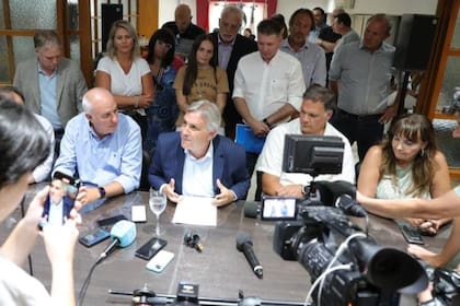 El gobernador de Córdoba durante la conferencia de prensa