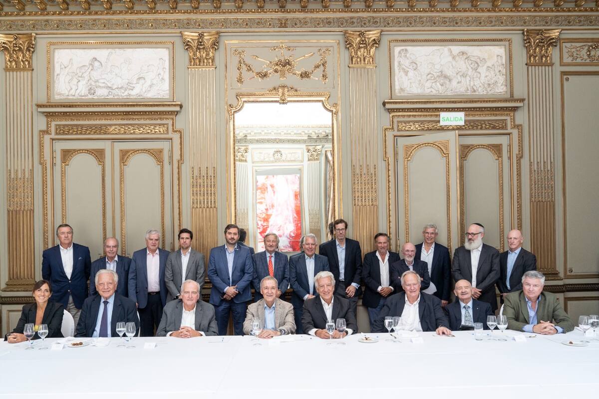 El gobernador de Córdoba, Juan Schiaretti, junto a empresarios integrantes de la Asociación Empresaria Argentina