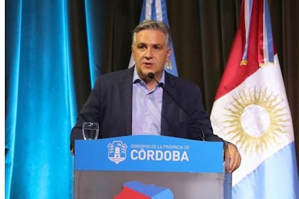 El gobernador de Córdoba, Martín Llaryora entregó aportes por las buenas prácticas agrícolas de productores