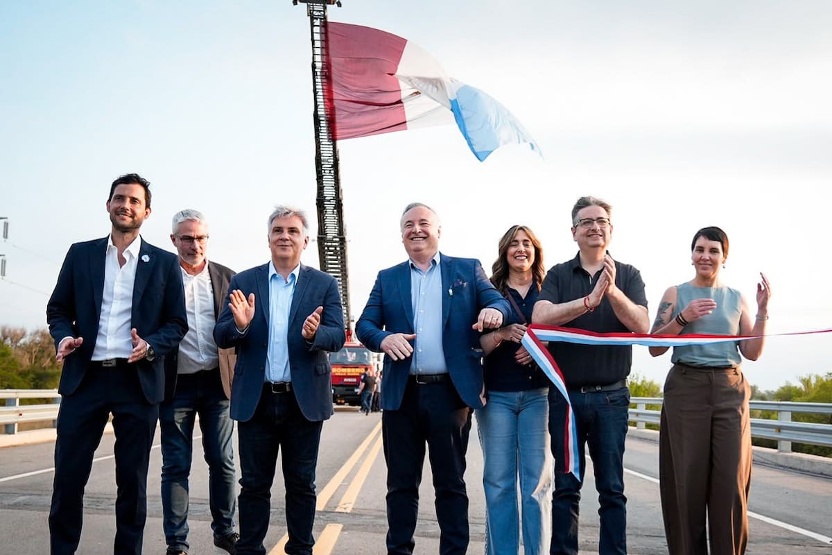 El gobernador de Córdoba, Martín Llaryora, inauguró una circunvalación y reclamó a Buenos Aires que financie obras a cambio de llevarse las retenciones