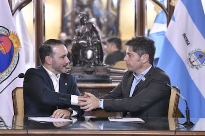 El gobernador de Corrientes, Juan Pablo Valdés, con Kicillof, la semana pasada