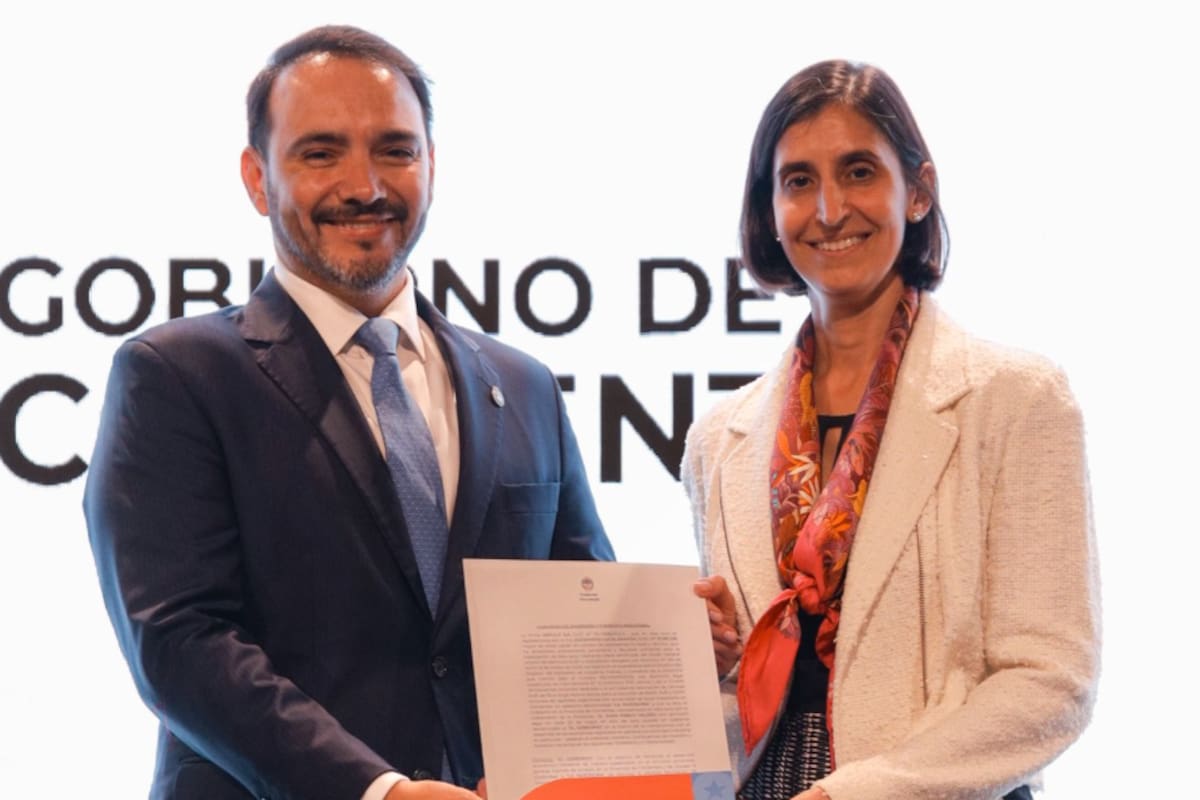 El gobernador de Corrientes, Juan Pablo Valdés, y Alejandra Aranda, CEO de Arpulp