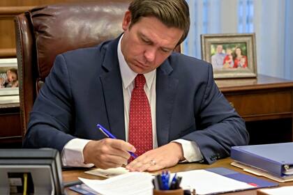El gobernador de Florida firmó una ley para luchar contra la trata de personas