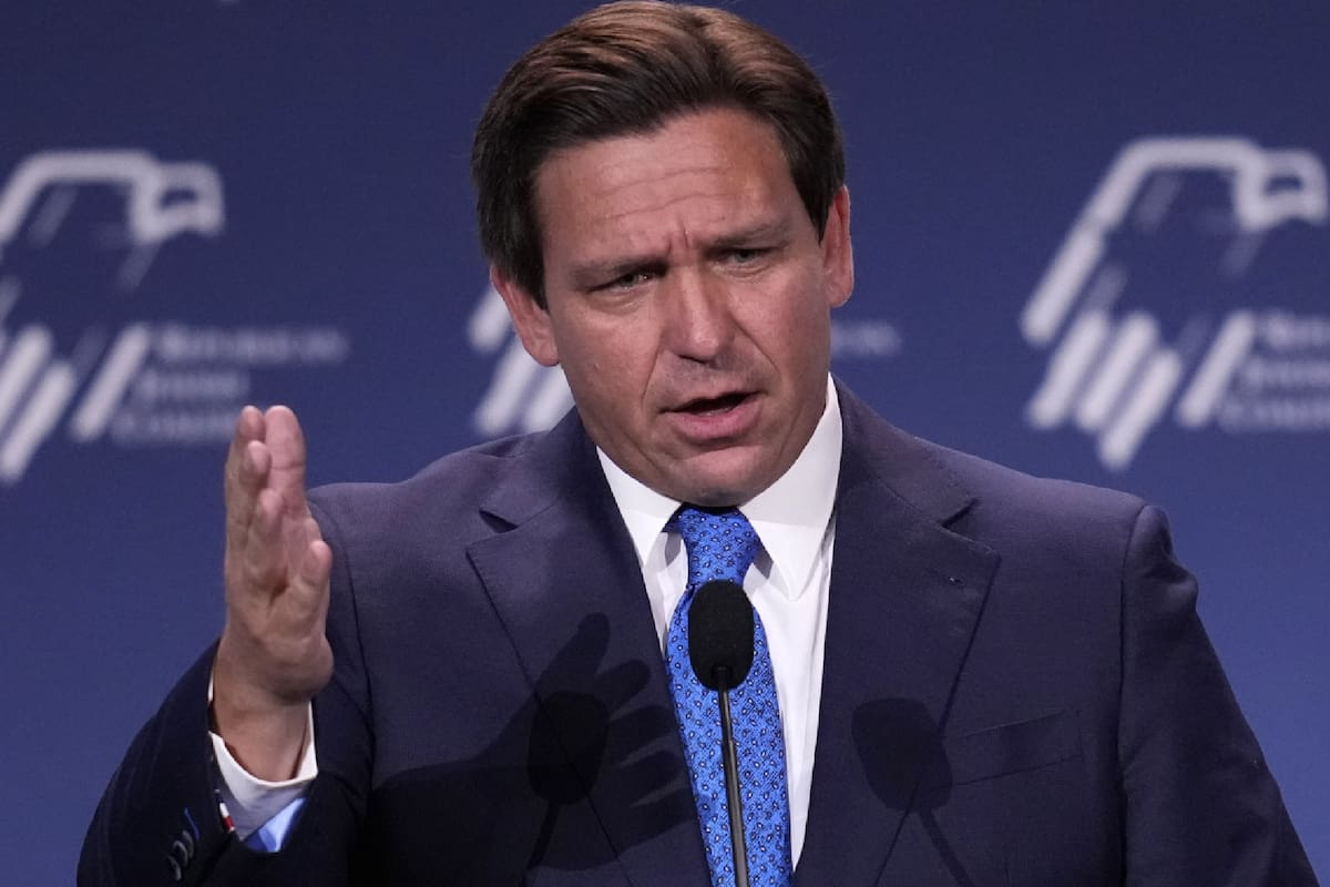 El gobernador de Florida, Ron DeSantis, aprobó en mayo pasado un paquete de leyes consideradas anti LGBTQ+