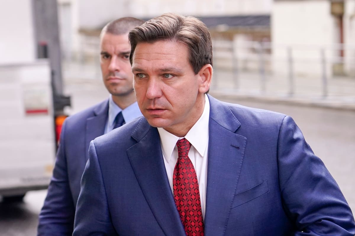 El gobernador de Florida, Ron DeSantis, consiguió que el Congreso del estado que lidera apruebe una controvertida ley (AP Foto/Alberto Pezzali)