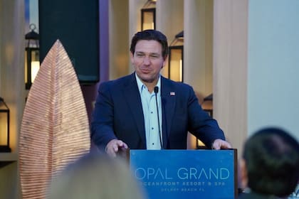 El gobernador de Florida, Ron DeSantis, destacó los logros del estado en relación a la educación superior durante los últimos años