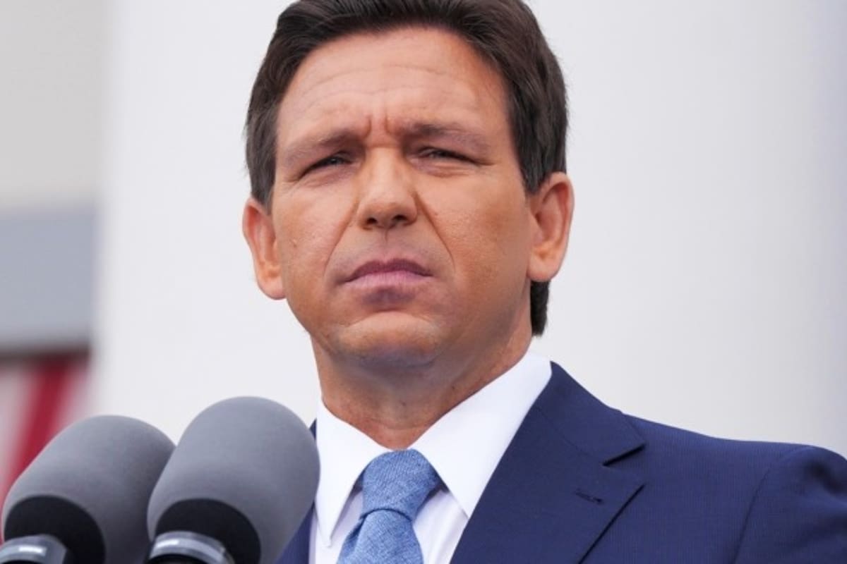 El gobernador de Florida, Ron DeSantis, fue demandado hace dos años por vuelos que enviaban inmigrantes indocumentados desde Texas hasta Martha's Vineyard, en Massachusetts