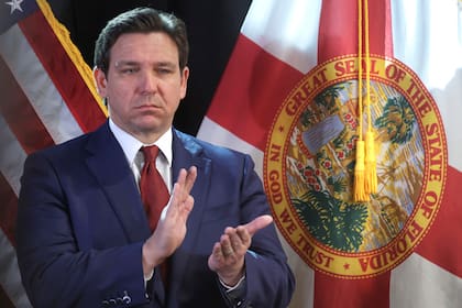 El gobernador de Florida, Ron DeSantis, impulsa una ley para prohibir las remesas a los inmigrantes indocumentados (Joe Burbank/Orlando Sentinel via AP)