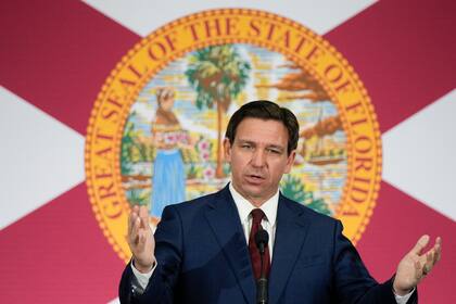 El gobernador de Florida, Ron DeSantis, impulsó un paquete legislativo que establece medidas estrictas para los establecimientos que presenten espectáculos drag