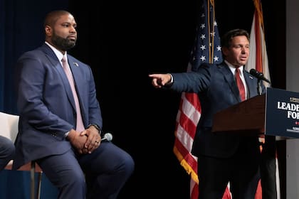 El gobernador de Florida, Ron DeSantis, presentó a Byron Donalds y a los demás candidatos republicanos de 2026 como el "equipo republicano ganador"