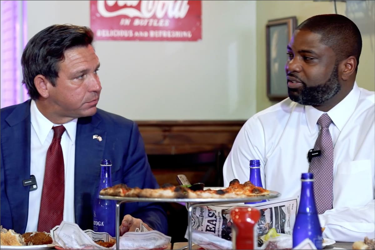 El gobernador de Florida, Ron DeSantis, se mostró junto con Byron Donalds en un video reciente en el que visitan el restaurante The Violet Stone