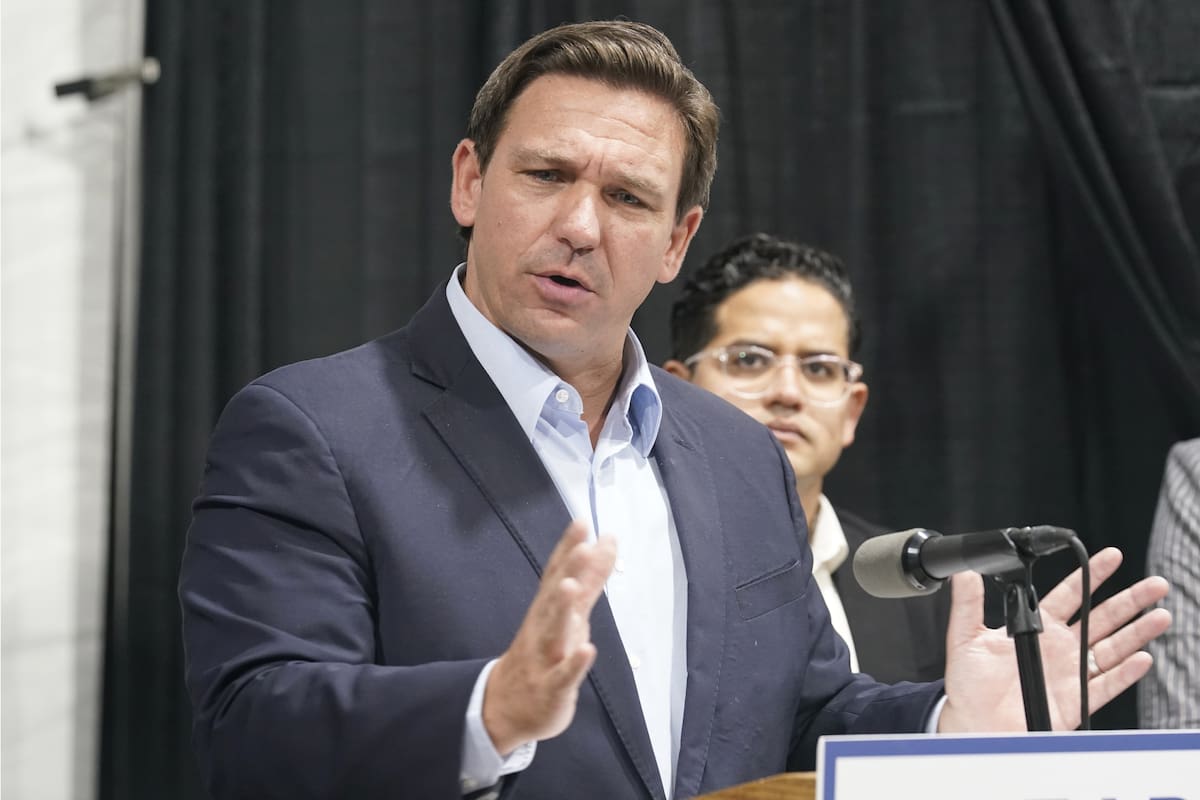 El gobernador de Florida Ron DeSantis suspendió al fiscal