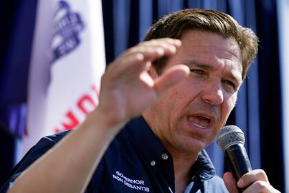 El gobernador de Florida y aspirante a la candidatura presidencial republicana Ron DeSantis en Des Moines, Iowa, el 12 de agosto de 2023. (Foto AP /Jeff Roberson)