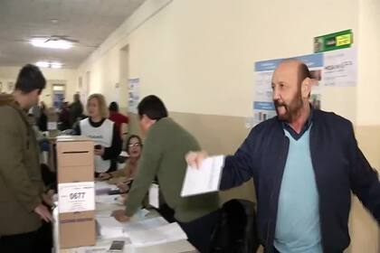 El gobernador de Formosa fue acusado por una precandidata de Juntos por el Cambio de agredir a una fiscal de mesa