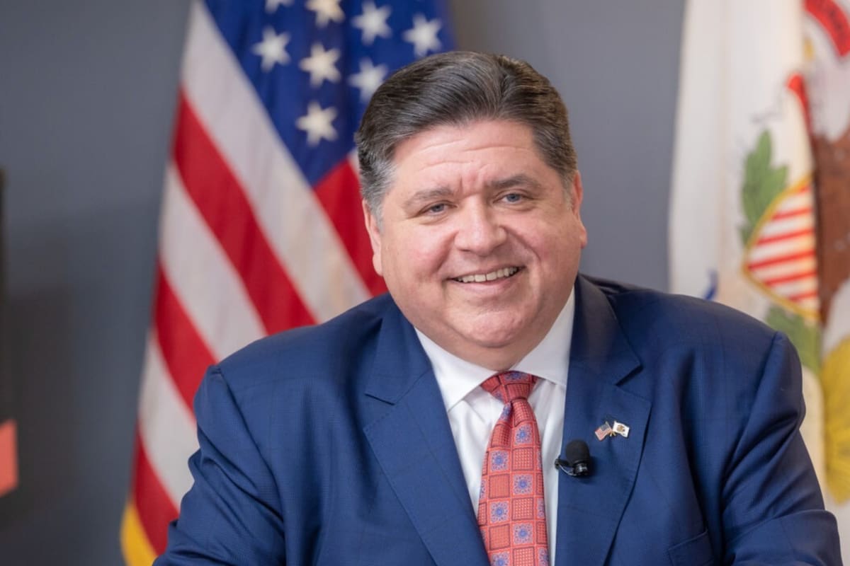 El gobernador de Illinois, JB Pritzker, avanza con su plan de créditos para favorecer viviendas asequibles