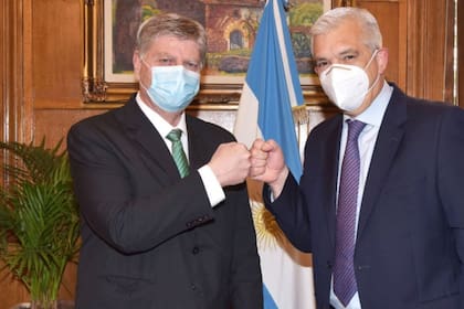El gobernador de La Pampa, Sergio Ziliotto, con el ministro de Agricultura Julián Domínguez