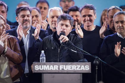 El gobernador de la provincia de Buenos Aires, Axel Kicillof, junto a Katopodis y parte del Gabinete bonaerense.