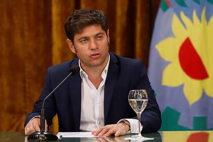 El gobernador de la provincia de Buenos Aires, Axel Kicillof, firmó un acuerdo de adhesión con 25 municipios para mejora de caminos rurales