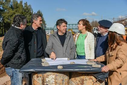 El gobernador de la provincia de Buenos Aires, Axel Kicillof, junto a Gabriel Katopodis y Ricardo Curutchet en Marcos Paz