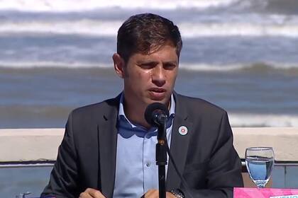 El gobernador de la provincia de Buenos Aires en una conferencia de prensa en Necochea.