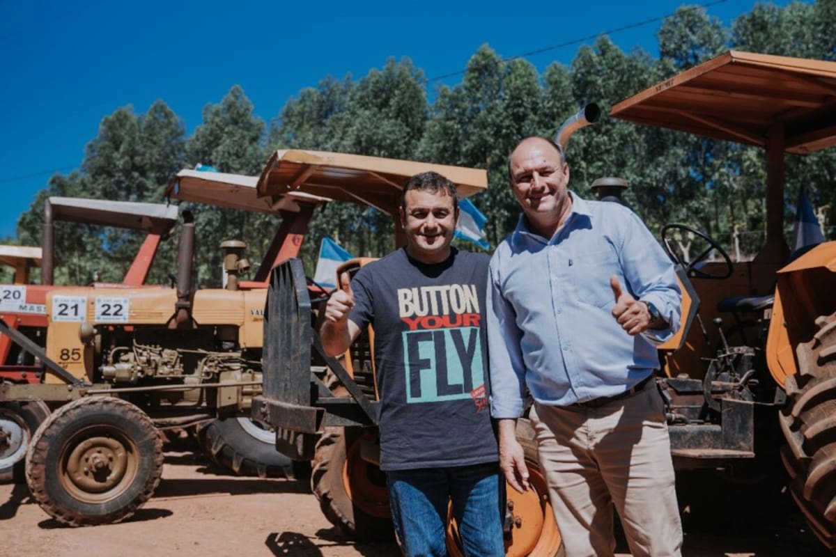 El gobernador de la provincia, Oscar Herrera Ahuad, y el intendente de Colonia Aurora, Carlos “Cali” Goring