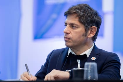 El gobernador de la provincia superó por primera vez al presidente en imagen positiva en la encuesta de Giaccobe. No lo hizo por su crecimiento sino por la caída de la imagen del primer mandatario