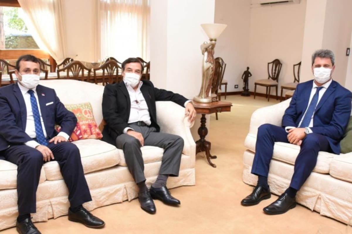 El gobernador de Misiones Oscar Herrera Ahuad; el presidente de la Legislatura, Carlos Rovira; y el gobernador de San Juan, Sergio Uñac
